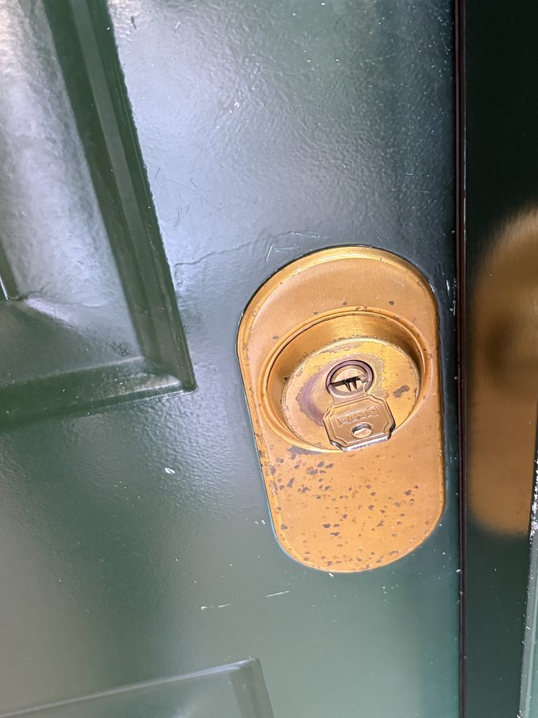 cilindro simple llave puesta