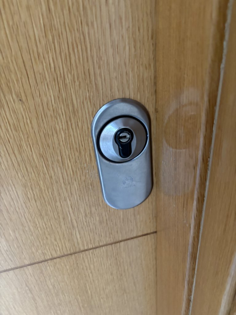 cerradura de puerta blindada